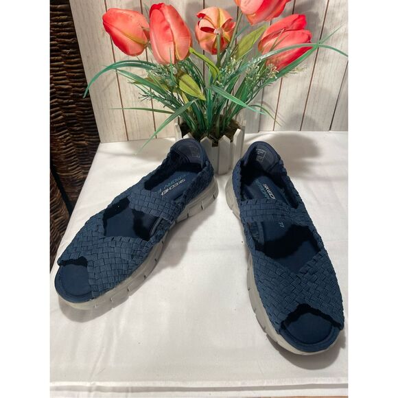 Skechers Synergy Sunday Stroll “Mary Jane”Memory Foam Shoe/Sandal Navy Blue Size - Picture 2 of 9